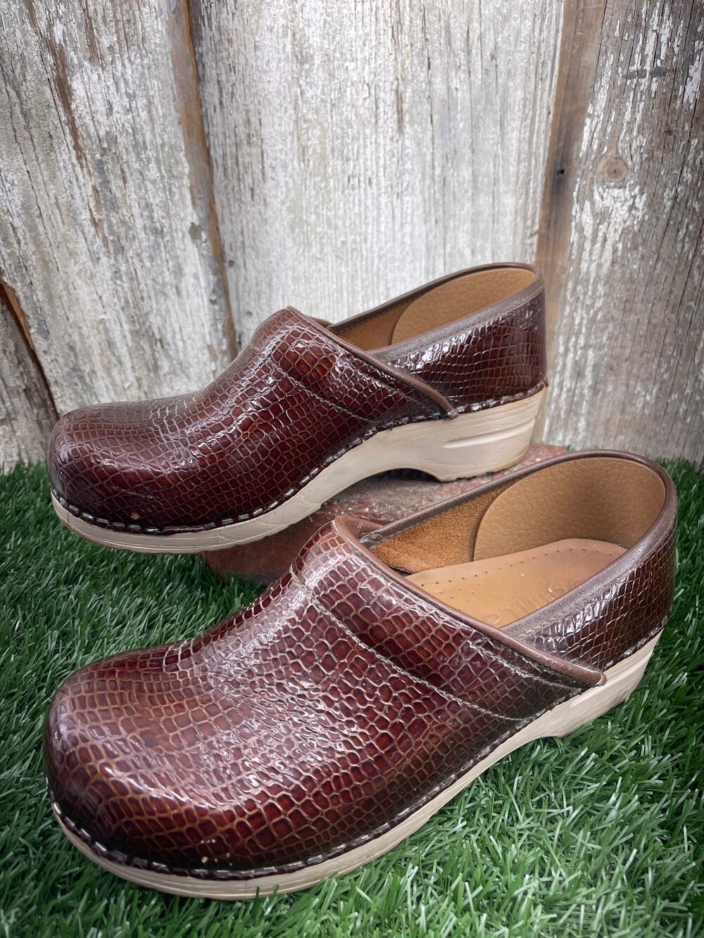 Sanita Brown Crocodile Embossed Leather Professional Clogs EU41 Women's 10.5-11